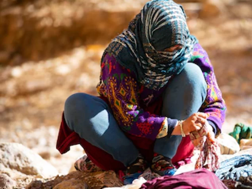 woman-washing-clothes-river-picturesque-dades-gorge-atlas-mountains_422213-395